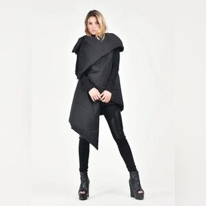 NWOT Aakasha Asymmetric Zippered Puffer Vest. Size. M